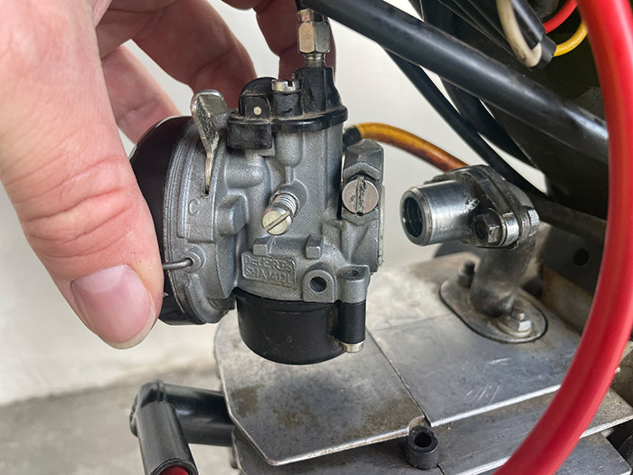 Karburátor Dellorto na&nbsp;našej Babette 210