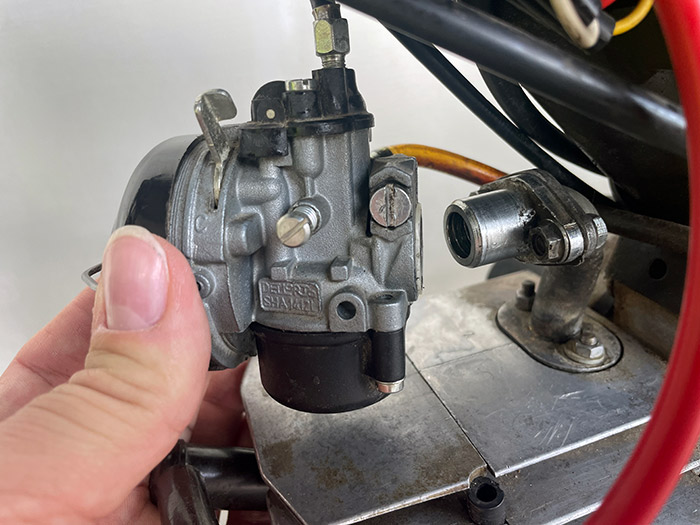 Karburátor Dellorto na&nbsp;našej Babette 210